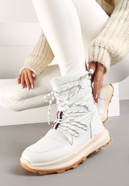 Białe Śniegowce na Niskiej Platformie z Ozdobnie Sznurowaną Cholewką Zinneitha. Białe trapery i śniegowce Renee. Za 94.99 zł.