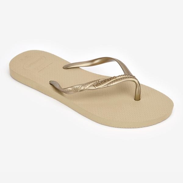Japonki damskie Havaianas Fantasia. Brązowe klapki Havaianas, bez wzorów, z kauczuku, bez obcasa. W wyprzedaży za 59.99 zł.
