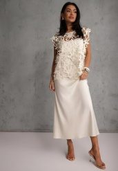 Jasnobeżowa Bawełniano-Wiskozowa Sukienka Slip Dress z Ozdobną Narzutką Sagossia. Brązowe sukienki Renee, l, z aplikacjami, z bawełny, bez kołnierzyka, bez ramiączek, maxi. Za 249.99 zł.