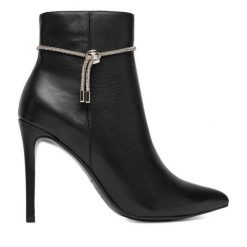 Botki Eva Minge. Czarne botki Eva Minge, bez wzorów, bez obcasa, na szpilce, bez zapięcia. Za 449.99 zł.