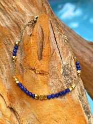 Taboo Pozłacana bransoletka z lapis lazuli rozmiar: onesize. Niebieskie bransoletki Taboo, z lazurytem, pozłacane. Za 131.74 zł.