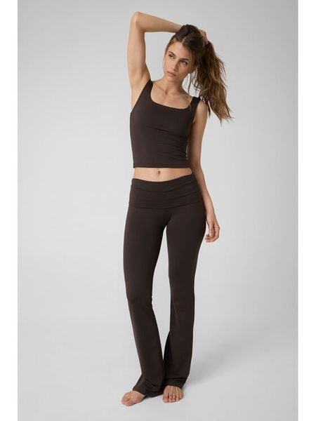Guess Top 183481 Brązowy Classic Fit. Brązowe topy Guess, m, z aplikacjami, bez kołnierzyka, bez ramiączek. Za 194.99 zł.