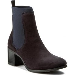 Botki UNISA - Febe F16 Bs Baltic. Niebieskie botki Unisa, bez wzorów, ze skóry, bez obcasa, bez zapięcia. W wyprzedaży za 339.00 zł.