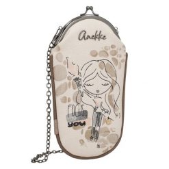 Etui na okulary damskie Anekke, z dekoracyjnym nadrukiem i metalowym logo zamykane na zatrzask z ozdobnym łańcuszkiem łączy praktyczność z oryginalny. Torebki klasyczne Anekke, bez wzorów, na ramię, z nadrukiem, bez dodatków. Za 129.00 zł.