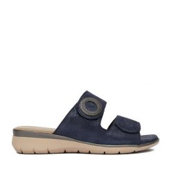 Klapki Go Soft. Niebieskie klapki GO SOFT, bez wzorów, bez obcasa. Za 169.99 zł.