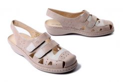 SUAVE 720041-08 beige, sandały damskie. Brązowe sandały Suave, w ażurowe wzory, bez obcasa, na koturnie, bez zapięcia. Za 419.90 zł.