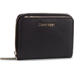 Mały Portfel Damski CALVIN KLEIN - Avant Medium Zip Wflap K60K605097 001. Portfele Calvin Klein. Za 249.00 zł.