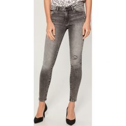 Jeansy regular skinny - Jasny szary. Szare jeansy Mohito, bez wzorów. Za 109.99 zł.
