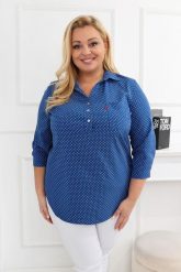 Elegancka niebieska tunika w białe kropki PLUS SIZE XXL. Białe koszulki sportowe Nasi partnerzy, plus size, bez wzorów, z poliesteru, eleganckie, bez kołnierzyka, plus size, bez ramiączek. Za 199.90 zł.