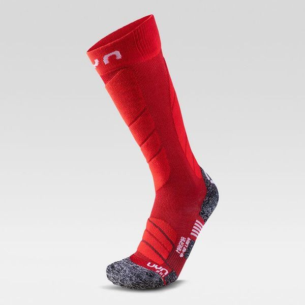 Skarpety narciarskie damskie UYN Magma Ski Socks. Czerwone skarpety Uyn, bez wzorów. W wyprzedaży za 159.30 zł.