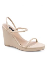 Nine West Sandały WFA2624-1 Beżowy. Brązowe sandały Nine West, bez wzorów, z syntetyku, bez obcasa, na koturnie, bez zapięcia. Za 219.99 zł.
