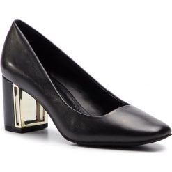 Półbuty DKNY - Gigi K4841239 Black. Czółenka DKNY. Za 649.00 zł.
