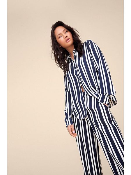 Vila Spodnie w kolorze granatowo-białym rozmiar: 36. Niebieskie spodnie materiałowe Vila, na co dzień, bez wzorów, z materiału, z podwyższonym stanem. Za 56.79 zł.