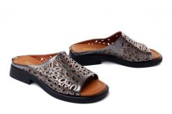 Artiker Relaks 58C2809 popielaty, klapki damskie. Szare klapki Artiker Relaks, bez wzorów, bez obcasa. Za 219.90 zł.