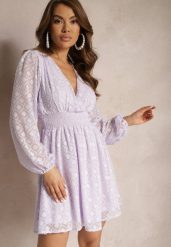 Fioletowa Sukienka z Gumką w Talii Kopertowym Dekoltem i Geometrycznym Wzorem na Siateczce Marixita. Fioletowe sukienki Renee, l, bez wzorów, eleganckie, bez kołnierzyka, bez ramiączek, mini, kopertowe. Za 99.99 zł.