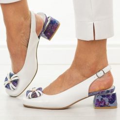 Sandały Bl damskie na obcasie Potocki 12814. Białe sandały POTOCKI, z aplikacjami, ze skóry, eleganckie, bez obcasa, na obcasie, bez zapięcia. Za 199.00 zł.