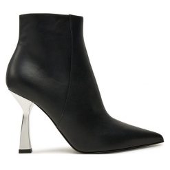 Botki Pollini. Czarne botki Pollini, bez wzorów, bez obcasa, na szpilce, bez zapięcia. Za 2,049.00 zł.