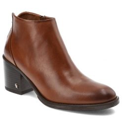 Brązowe Botki Carinii Stylowe Obuwie Jesienne. Brązowe botki Carinii, na jesień, bez wzorów, ze skóry, bez obcasa, na obcasie, bez zapięcia. Za 467.99 zł.