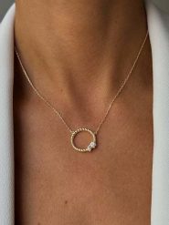 DI GIORGIO Pozłacany naszyjnik z elementem ozdobnym - dł. 40 cm rozmiar: onesize. Żółte naszyjniki DI GIORGIO, z cyrkonią, pozłacane. Za 108.99 zł.