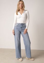 Granatowe Klasyczne Jeansy z Bawełną o Szerokim Kroju z Wysokim Stanem Collenneg. Niebieskie jeansy Born2be, l, bez wzorów, z podwyższonym stanem. Za 99.99 zł.