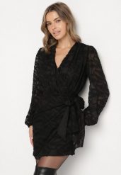 Czarna Kopertowa Sukienka z Tkaniny Plumeti Zenorava. Czarne sukienki Born2be, m, z aplikacjami, z tkaniny, eleganckie, bez kołnierzyka, bez ramiączek, kopertowe. Za 159.99 zł.