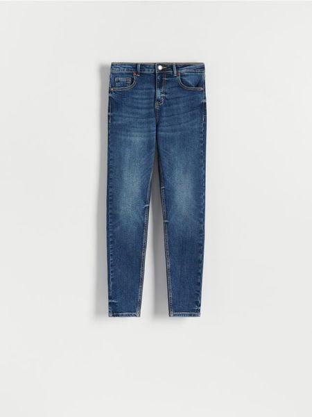 Jeansy slim mid rise - granatowy. Niebieskie jeansy Reserved, bez wzorów. W wyprzedaży za 49.99 zł.