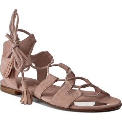 Sandały STUART WEITZMAN - Romanflat Rose Suede. Czerwone sandały Stuart Weitzman, bez wzorów, ze skóry, bez obcasa, na obcasie, bez zapięcia. W wyprzedaży za 849.00 zł.