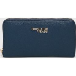 Trussardi Jeans - Portfel. Portfele Trussardi Jeans, bez wzorów, z jeansu. Za 339.90 zł.