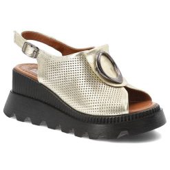 Sandały damskie Artiker, ze skóry naturalnej na koturnie z ozdobą ze sprzączką, złote, 56C0109. Żółte sandały Artiker, z aplikacjami, ze skóry, eleganckie, bez obcasa, na koturnie, bez zapięcia. Za 229.00 zł.