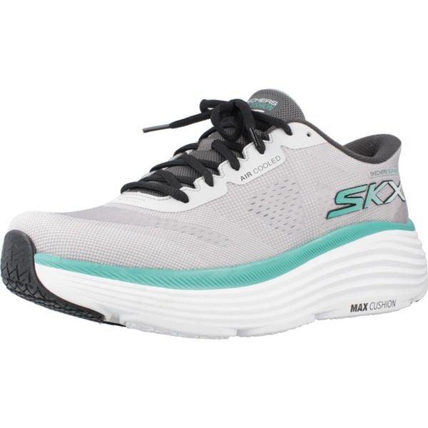 Kapcie SKECHERS MAX CUSHIONING END Szary. Szare obuwie domowe Skechers, bez wzorów, bez zapięcia. Za 468.00 zł.