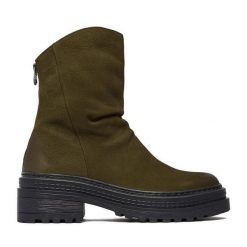 Botki G-Star. Brązowe botki G-Star, bez wzorów, bez obcasa, na płaskiej podeszwie, bez zapięcia. Za 449.99 zł.