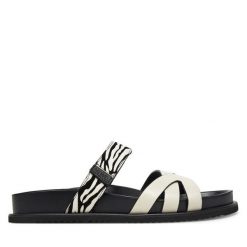 Klapki Tamaris. Białe klapki Tamaris, bez wzorów, bez obcasa. Za 339.99 zł.