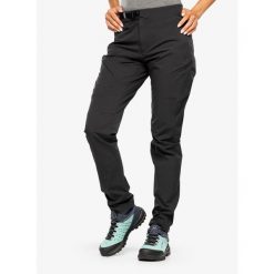 Spodnie turystyczne damskie Mountain Equipment Comici Pant Regular. Czarne spodnie sportowe MOUNTAIN EQUIPMENT, na lato, bez wzorów, trekkingowe. Za 476.99 zł.