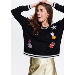 SWETER DŁUGI RĘKAW DAMSKI LUŹNY. Czarne golfy TROLL, s, z aplikacjami, bez ramiączek. W wyprzedaży za 49.99 zł.