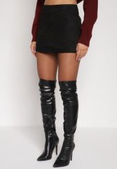 Czarne Spódnico-Szorty Zdobione Imitacją Kieszeni z Tyłu Sewrela. Czarne szorty Born2be, z aplikacjami, z koronki, eleganckie. Za 79.99 zł.