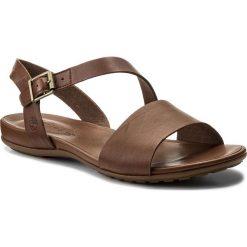 Sandały TIMBERLAND - Cranberry Lake Sand A1OZE Cognac. Brązowe sandały Timberland, bez wzorów, z gumy, bez obcasa, bez zapięcia. W wyprzedaży za 269.00 zł.