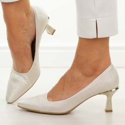 Złote mar. Polskie szpilki damskie Suzana 6030. Żółte szpilki Suzana, bez wzorów, ze skóry, eleganckie, bez obcasa, na obcasie, bez zapięcia. Za 249.00 zł.