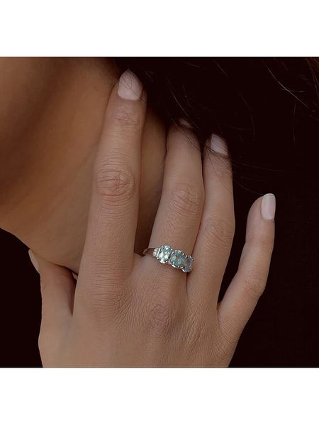 Les Petites Précieuses Srebrny pierścionek z topazem rozmiar: 60. Szare pierścionki Les Petites Précieuses, z topazem, srebrne. Za 223.99 zł.