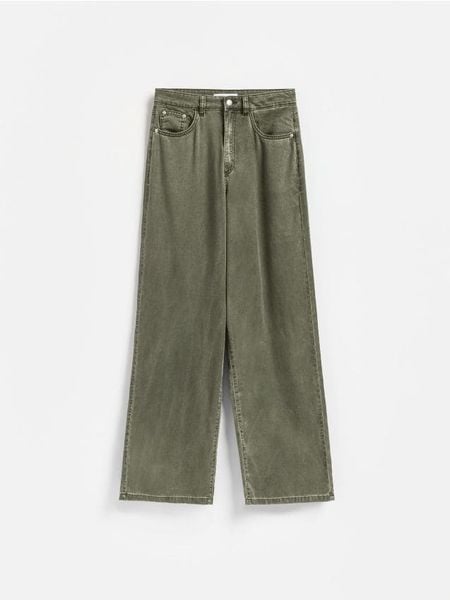 Jeansy straight - zielony. Zielone jeansy Reserved, bez wzorów. Za 139.99 zł.