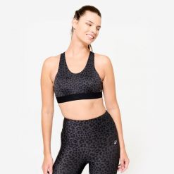 Stanik sportowy Domyos. Czarne koszulki sportowe DECATHLON, bez wzorów, z elastanu, bez ramiączek, na jogę i pilates. Za 69.99 zł.