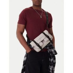 Saszetka Quiksilver. Szare torby na ramię Quiksilver, bez wzorów, młodzieżowe, bez dodatków. Za 129.99 zł.