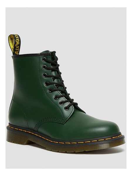 Dr. Martens Skórzane botki w kolorze zielonym rozmiar: 40. Zielone botki Dr. Martens, bez wzorów, z okrągłym noskiem, bez obcasa, bez zapięcia. Za 724.78 zł.
