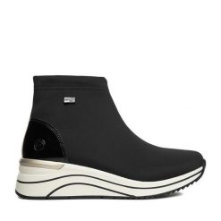 Botki Remonte. Czarne botki Remonte, bez wzorów, bez obcasa, na koturnie, bez zapięcia. Za 389.99 zł.