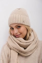 WEŁNIANA CZAPKA JESSIE BEŻOWA One size - Flawless. Brązowe czapki Flawless, bez wzorów, z poliamidu. Za 230.00 zł.