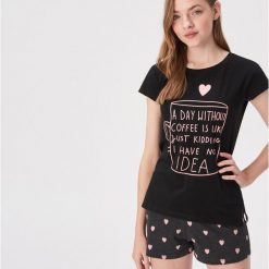 Dwuczęściowa piżama z motywem kawy - Czarny. Piżamy Sinsay. Za 39.99 zł.