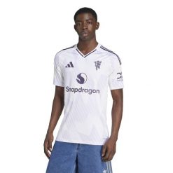 Koszulka piłkarska ADIDAS Manchester United 25/26 wyjazdowa. Bluzki Adidas, l, bez wzorów, sportowe, bez kołnierzyka, bez ramiączek. Za 459.99 zł.