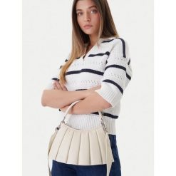 Torebka Lacoste. Białe torebki klasyczne Lacoste, bez wzorów, bez dodatków. Za 808.99 zł.