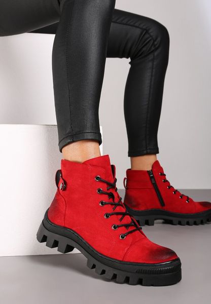 Czerwone Botki Trapery na Platformie Ozdobione Paskiem Argiva. Czerwone botki Renee, na jesień, bez wzorów, z dzianiny, bez obcasa, na obcasie, bez zapięcia. Za 109.99 zł.