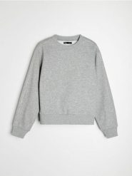 Dresowa bluza crewneck z ozdobnymi cyrkoniami - szary. Szare bluzy Sinsay, l, bez wzorów, z dresówki, bez kaptura. Za 49.99 zł.
