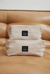 Kosmetyczka ze sztruksu w kolorze BEŻOWYM -TRAVEL small size. Brązowe kufry i kosmetyczki Marsala, bez wzorów, z bawełny, małe, bez dodatków. Za 69.90 zł.